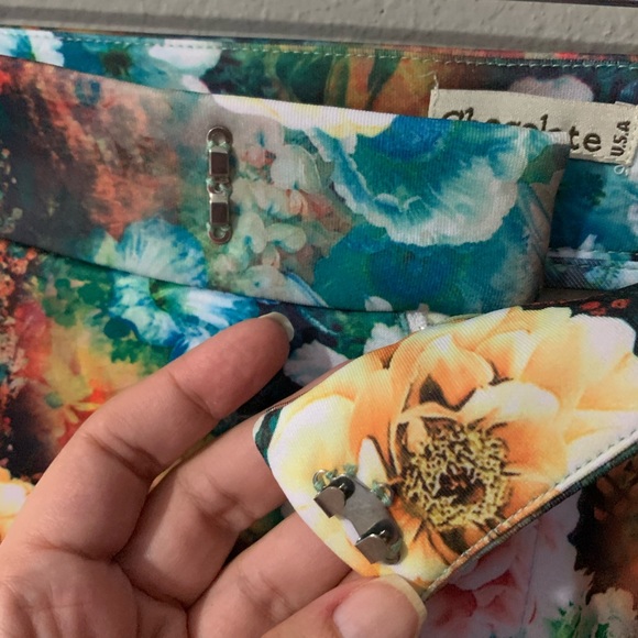 Floral Shorts colorful. Tight Med. - Picture 2 of 4